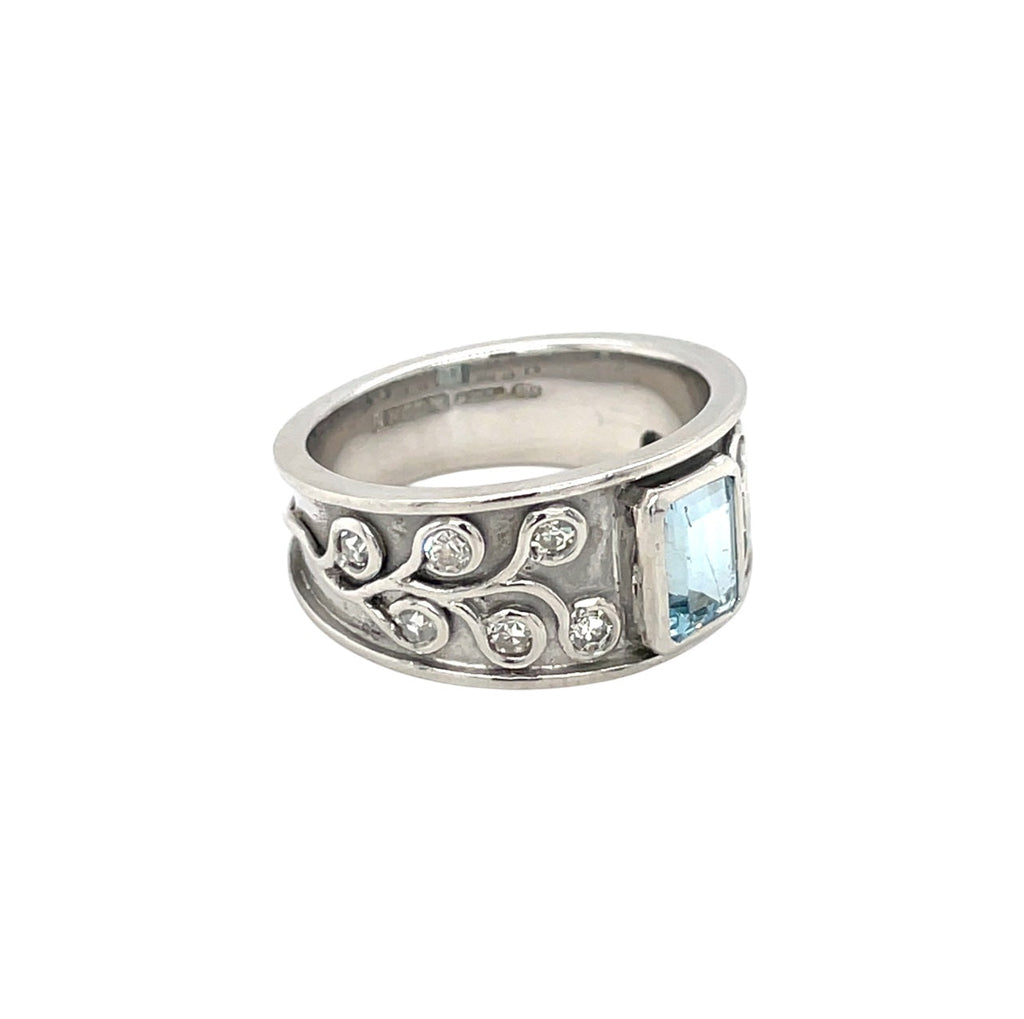 14ct White Gold Aquamarine & Diamond Roman-Style Ring (N)