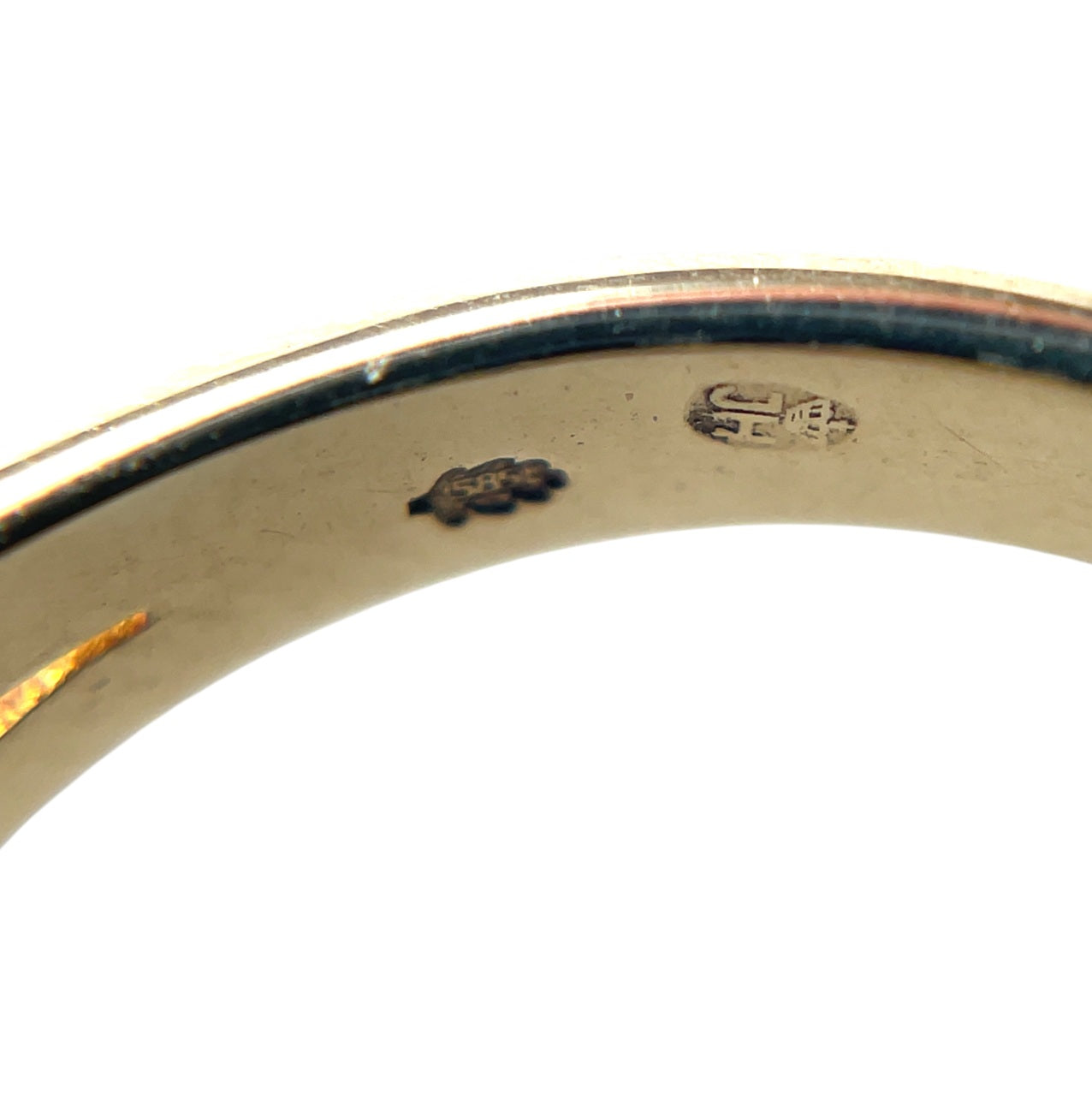 14ct Yellow Gold Split Shank Coat of Arms Signet Ring (R)